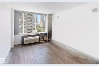 61 W 62nd Street #8H, New York City, NY 10023 - Photo 4