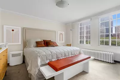 321 E 43rd Street #1009, New York City, NY 10017 - Photo 6