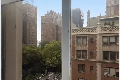 321 E 43rd Street #1009, New York City, NY 10017 - Photo 10