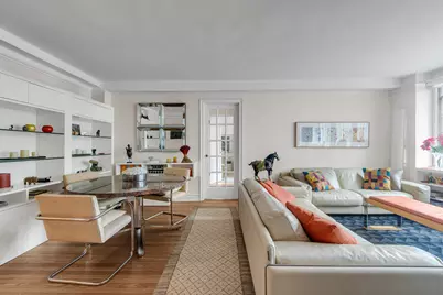 321 E 43rd Street #1009, New York City, NY 10017 - Photo 2