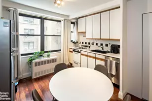 305 E 40th St, New York City, NY 10017 - Photo 8