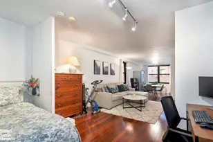 305 E 40th St, New York City, NY 10017 - Photo 2