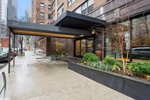 305 E 40th St, New York City, NY 10017 - Photo 16