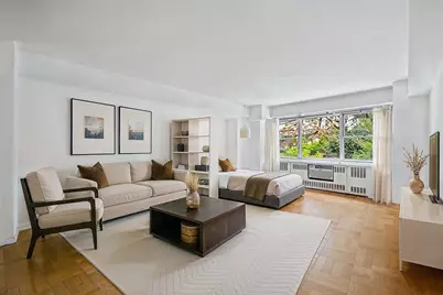 333 E 46th Street #1D, New York City, NY 10017 - Photo 2