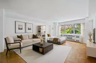 333 E 46th St, New York City, NY 10017 - Photo 2