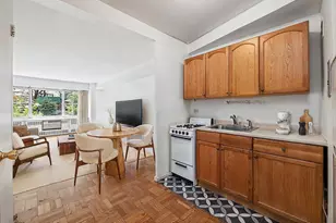 333 E 46th St, New York City, NY 10017 - Photo 2