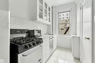 242 E 19th St, New York City, NY 10003 - Photo 28