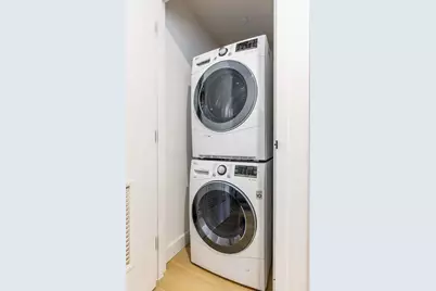 37-05 30th Street #607, New York City, NY 11101 - Photo 4