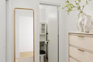 221 E 50th St, New York City, NY 10022 - Photo 2