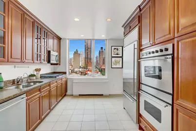 90 E End Avenue #10B, New York City, NY 10028 - Photo 32