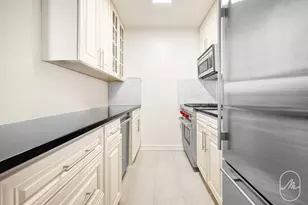 330 E 38th St, New York City, NY 10016 - Photo 8