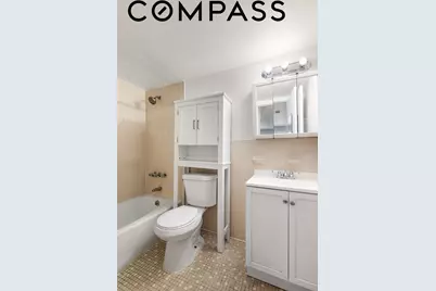 445 W 36th Street, New York City, NY 10018 - Photo 4
