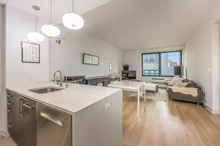 21-45 44th Dr, New York City, NY 11101 - Photo 4