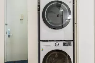 21-45 44th Dr, New York City, NY 11101 - Photo 6