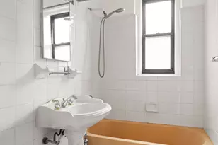 35-30 73rd St, New York City, NY 11372 - Photo 6