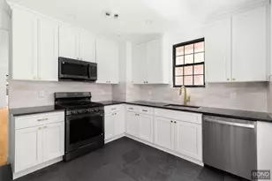 110-06 209th Pl, New York City, NY 11429 - Photo 4