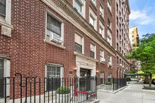 25 W 64th St, New York City, NY 10023 - Photo 8