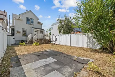 916 Clarence Avenue, New York City, NY 10465 - Photo 32