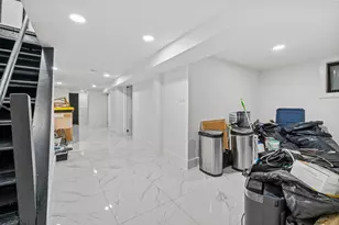 916 Clarence Ave, New York City, NY 10465 - Photo 26