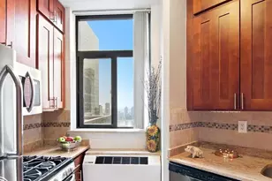 303 E 43rd St, New York City, NY 10017 - Photo 10
