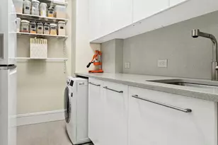 305 E 40th St, New York City, NY 10016 - Photo 12