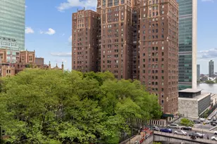 320 E 42nd St, New York City, NY 10017 - Photo 10