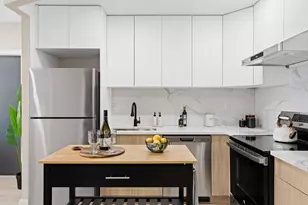 26-15 4th St, New York City, NY 11102 - Photo 2