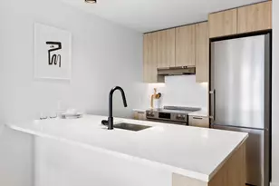 37-05 30th St, New York City, NY 11101 - Photo 4