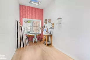 347 W 22nd St, New York City, NY 10011 - Photo 10