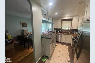 2524 Radcliff Avenue, New York City, NY 10469 - Photo 2