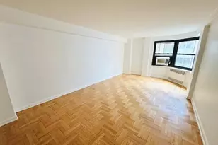 135 E 54th St, New York City, NY 10022 - Photo 8