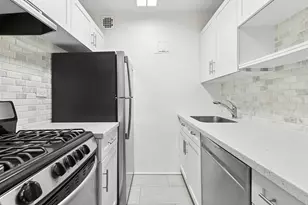 209 E 56th St, New York City, NY 10022 - Photo 4