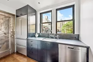 25 E 9th St, New York City, NY 10003 - Photo 4