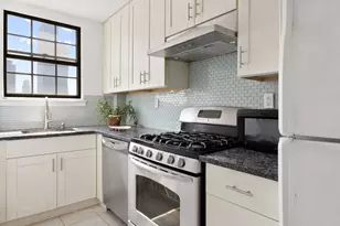 225 E 36th St, New York City, NY 10016 - Photo 4