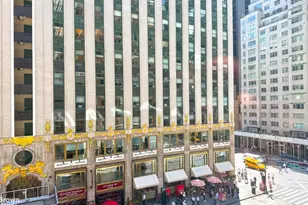 100 W 58th St, New York City, NY 10019 - Photo 10