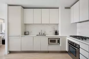 322 W 57th St, New York City, NY 10019 - Photo 2