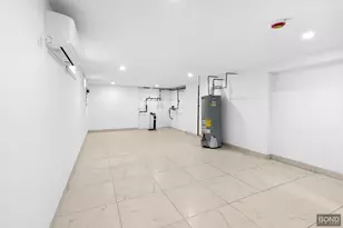 33-38 153rd St, New York City, NY 11354 - Photo 12