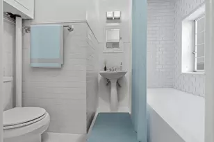 212 E 48th St, New York City, NY 10017 - Photo 6