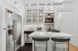 212 E 48th St, New York City, NY 10017 - Photo 4