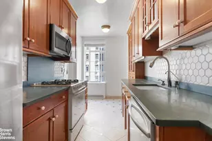 353 W 56th St, New York City, NY 10019 - Photo 4