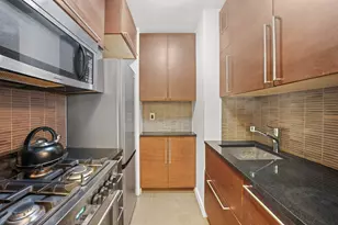 101 W 12th St, New York City, NY 10011 - Photo 8