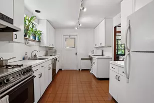 176-15 Croydon Rd, New York City, NY 11432 - Photo 26