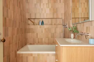 323 Clinton St, New York City, NY 11231 - Photo 2