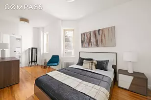 323 W 43rd St, New York City, NY 10036 - Photo 4