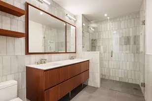 21-30 44th Dr, New York City, NY 11101 - Photo 8
