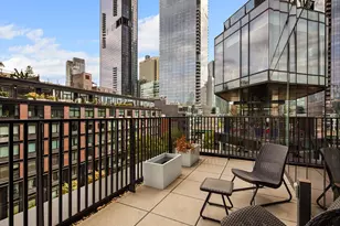21-30 44th Dr, New York City, NY 11101 - Photo 12
