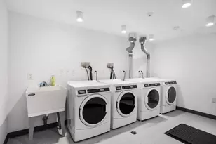 21-30 44th Dr, New York City, NY 11101 - Photo 18
