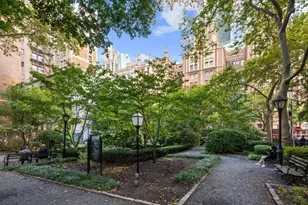 333 E 43rd St, New York City, NY 10017 - Photo 12