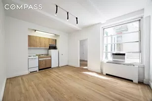 325 W 45th St, New York City, NY 10036 - Photo 2