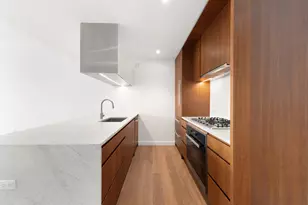 21-30 44th Dr, New York City, NY 11101 - Photo 2